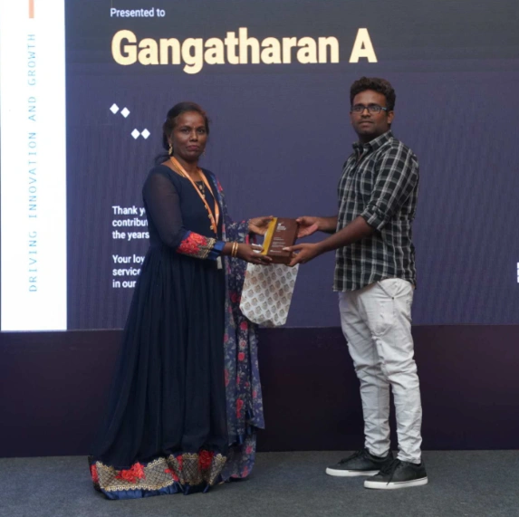 Gangatharan Anandavel receiving an award from Saigeetha