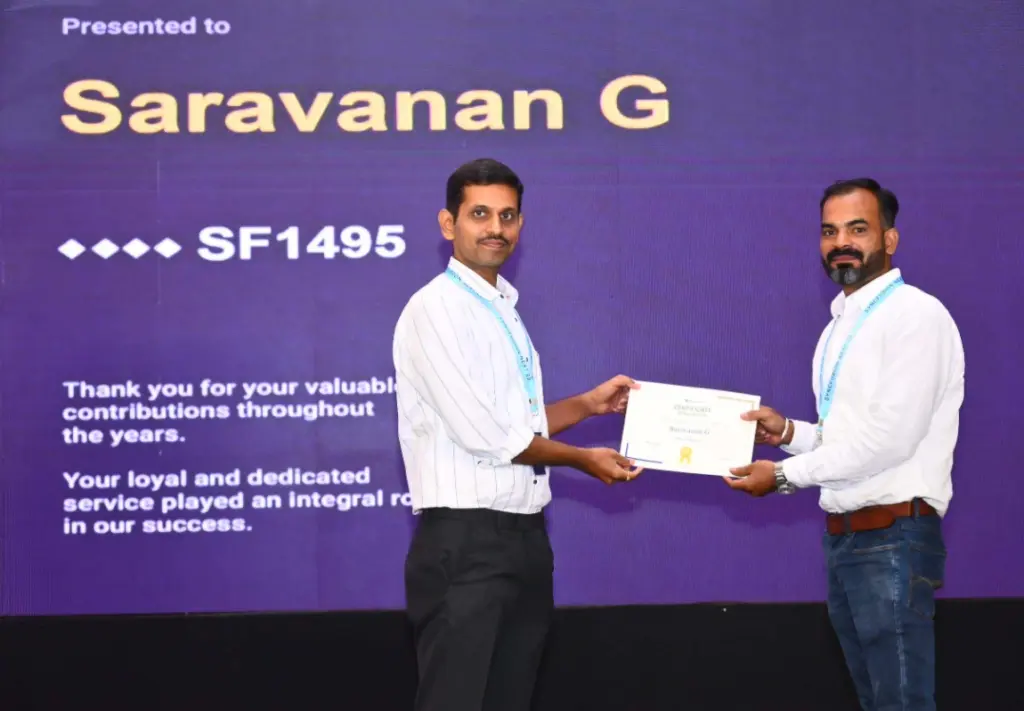 Saravanan Ganesan receiving an award