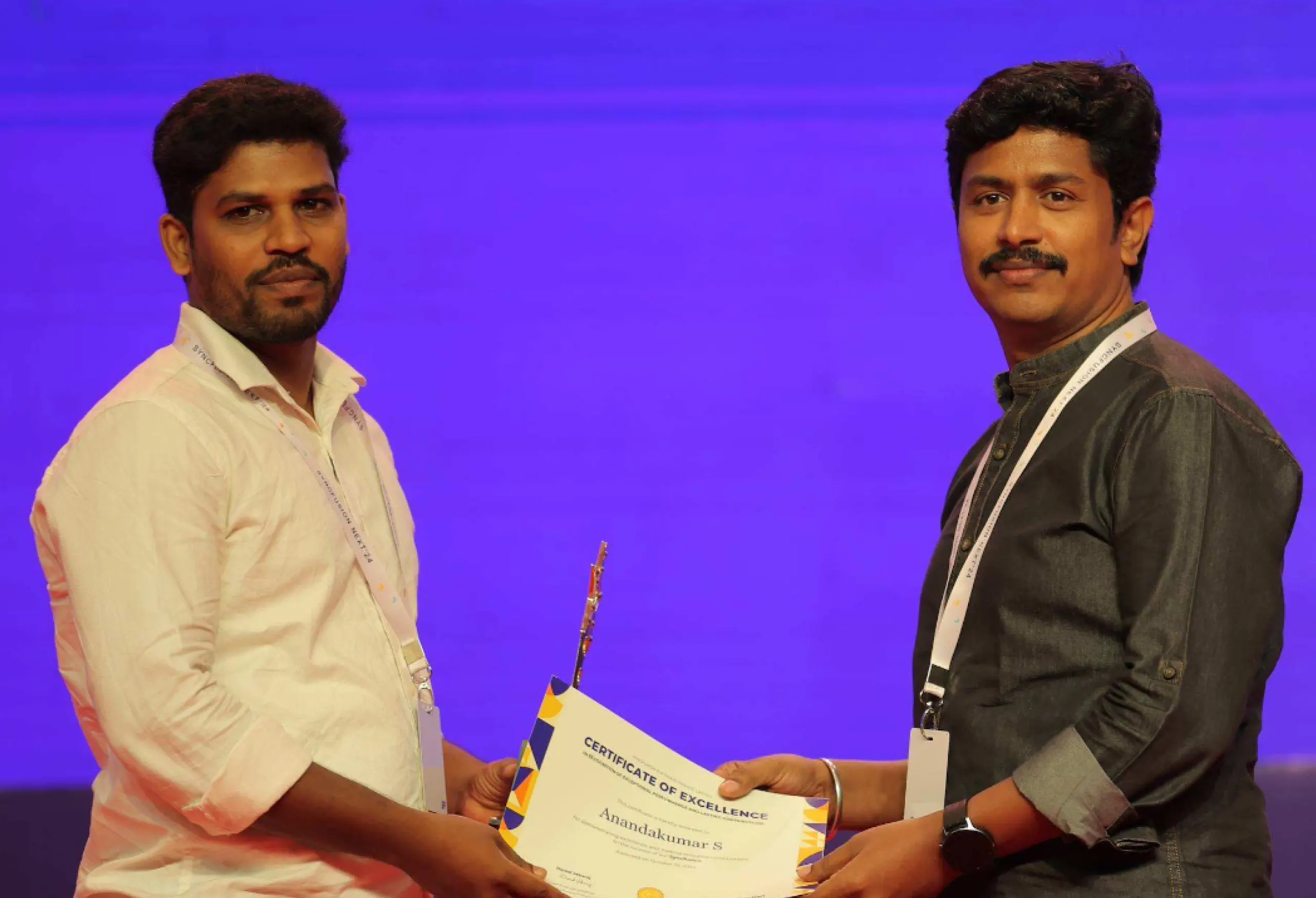 Anandakumar receving award from karikalan