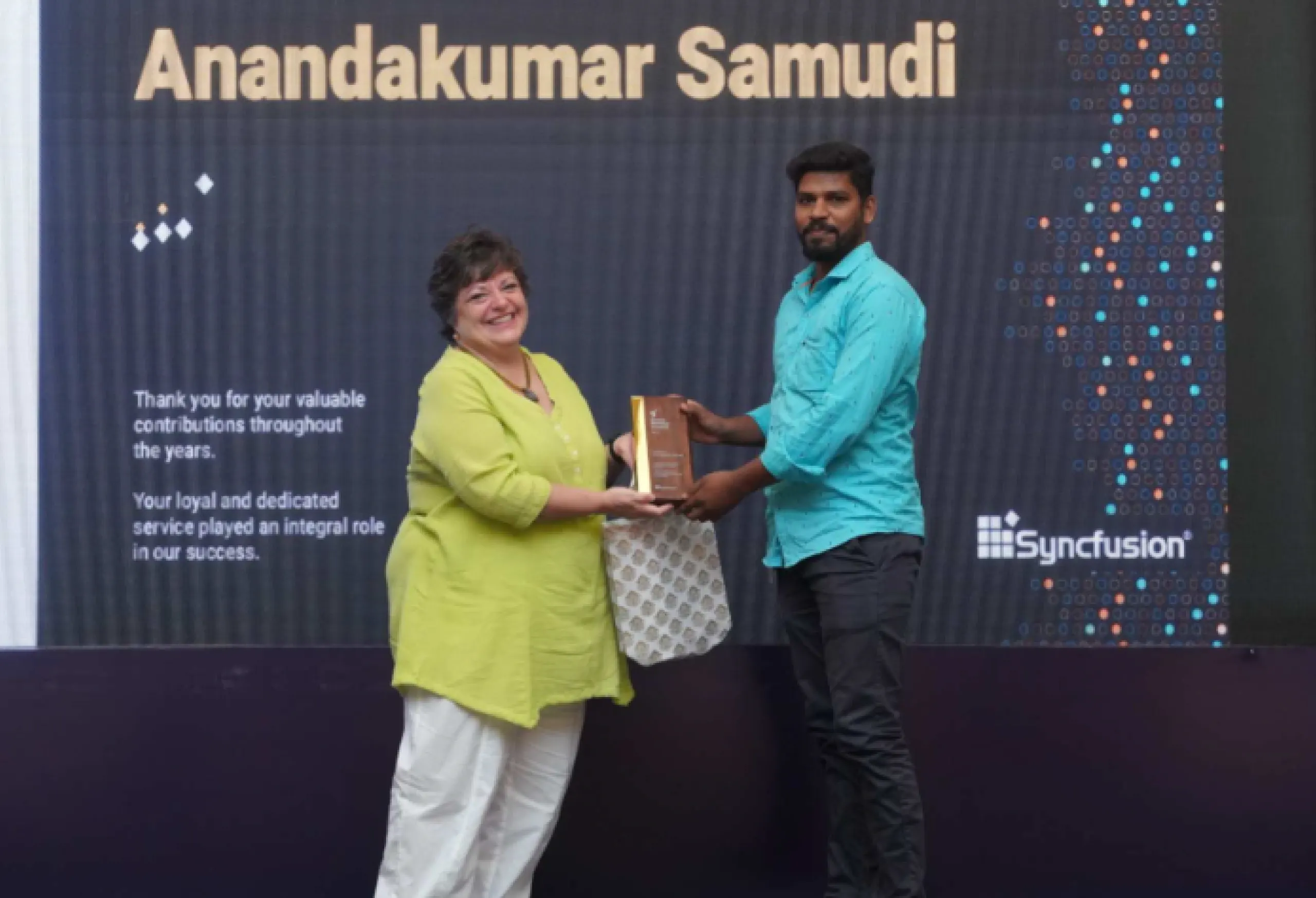 Anandakumar receving award from pat staley