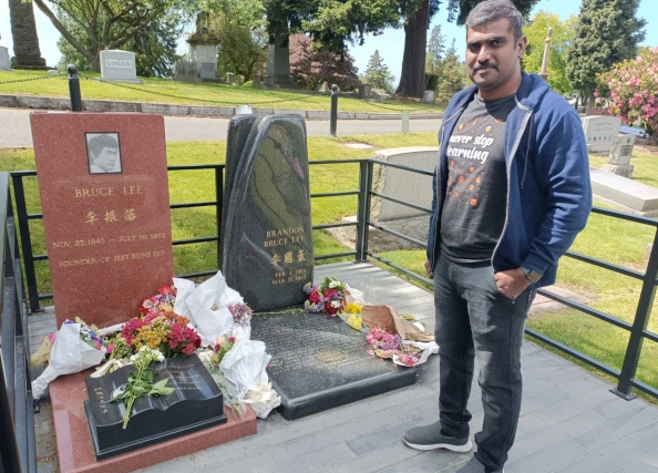 Balaji in bruce lee grave
