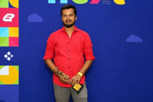 Balaji renganathan having award in hand