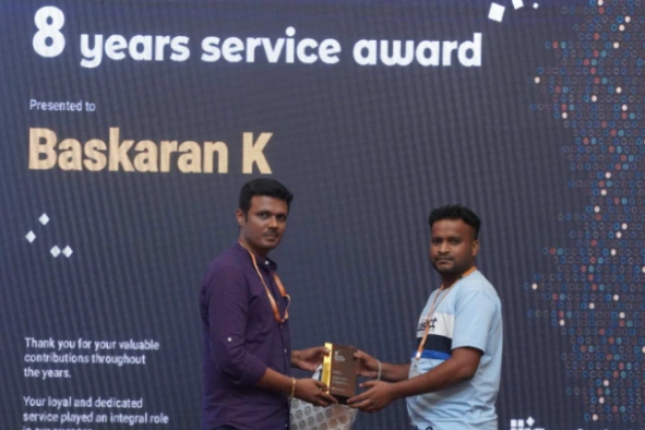 Baskaran Kumaravel receiving eight years service award
