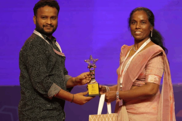Baskaran Kumaravel receiving recognition award