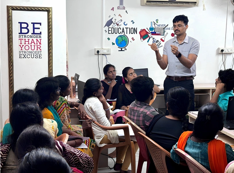 Baskaran Sethurajan taking session to the students
