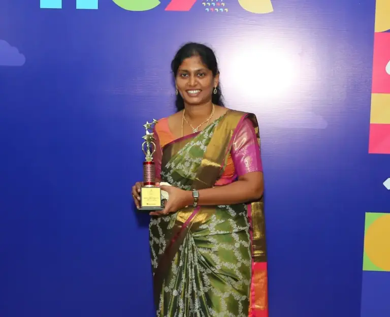 Benita amirthabala having award in hand in next event