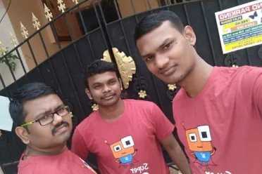 Chozharajan with team friends in syncfusion t-shirt