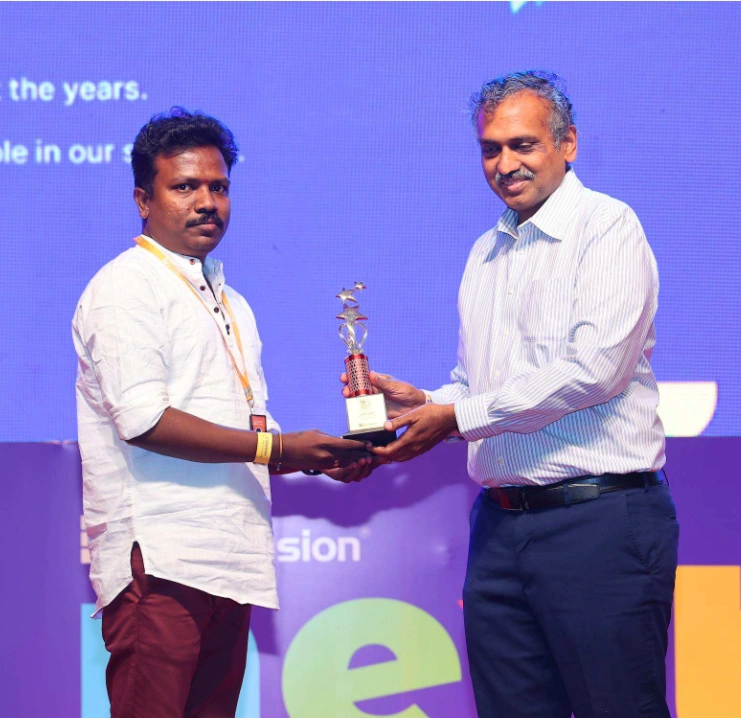 Ganesan Rengasamy Receiving an Award