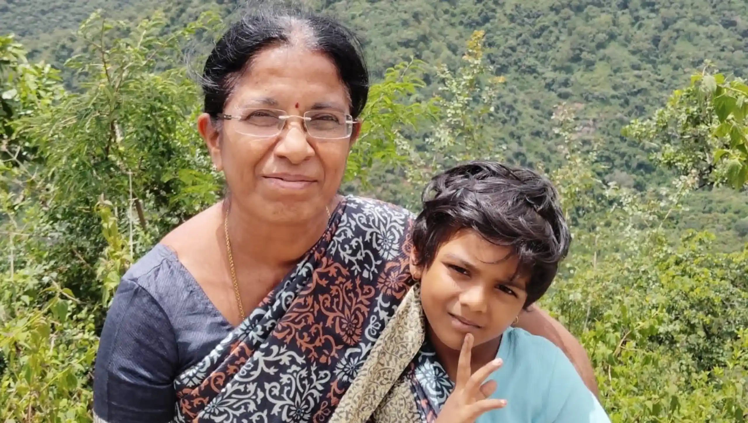 Hari Venkatesh Easwaramoorthy with Mom