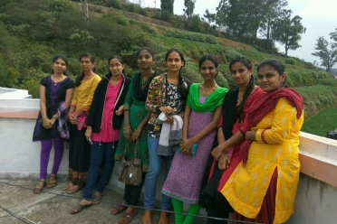 Jayaleshwari Nagarajan with friends at hill station