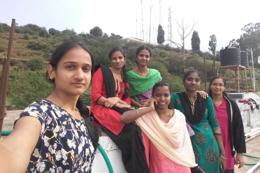 Jayaleshwari Nagarajan with friends outside