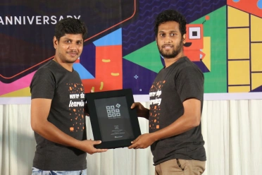 Jayaprakash Baskar receiving award from Manoj