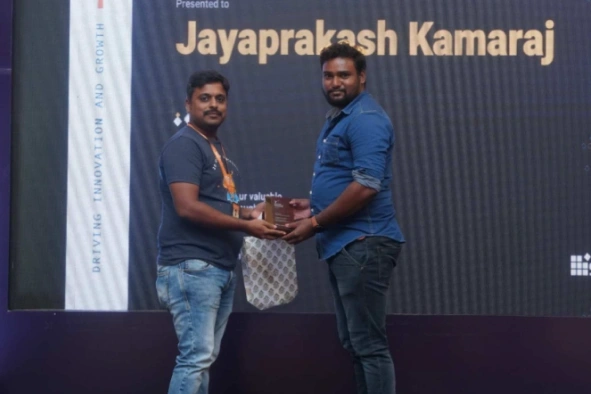 Jayaprakash kamaraj receving award from vijayakumar