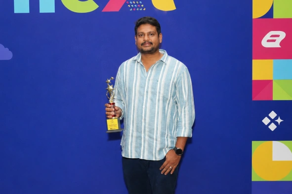 Jayavigneshwaran holding award in next event
