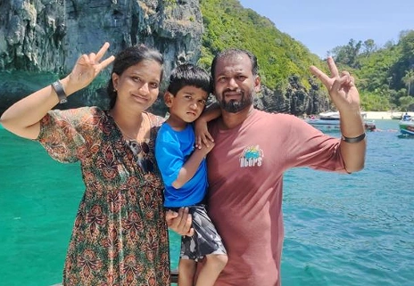 Jegan Raj with family in beach