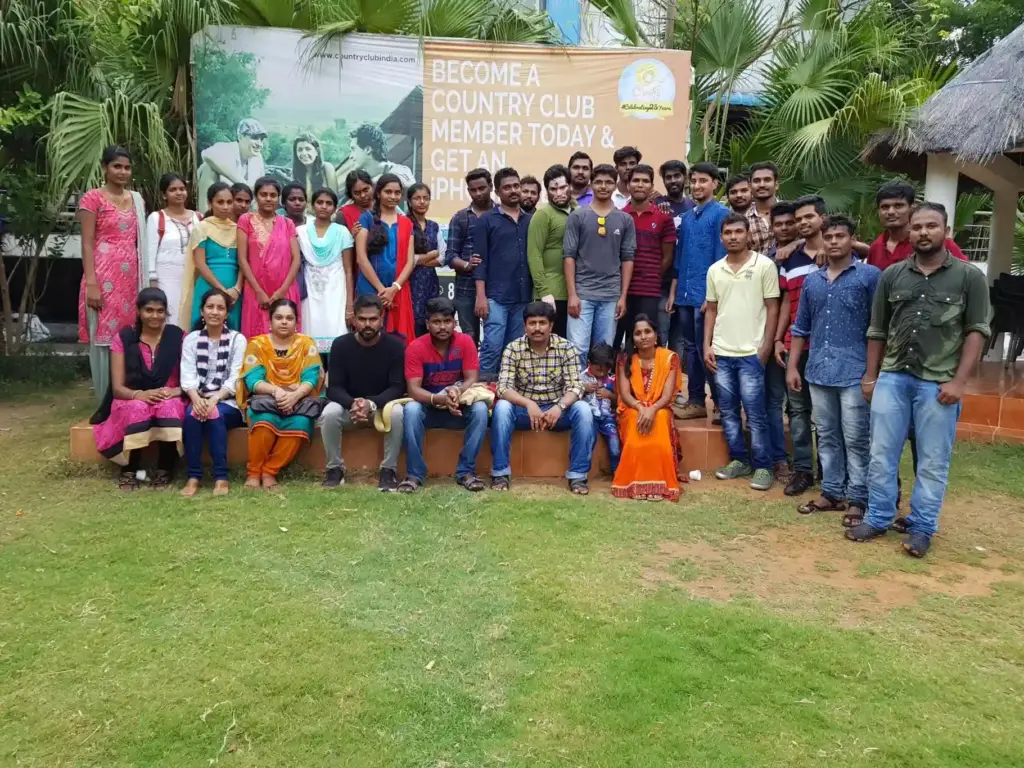 Johnsy Jeya Sophia Joseph Raj with College Friends