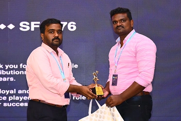 Kameshwaran Rajendran receiving recognition award