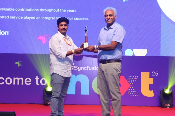 Karikalan getting award from Daniel