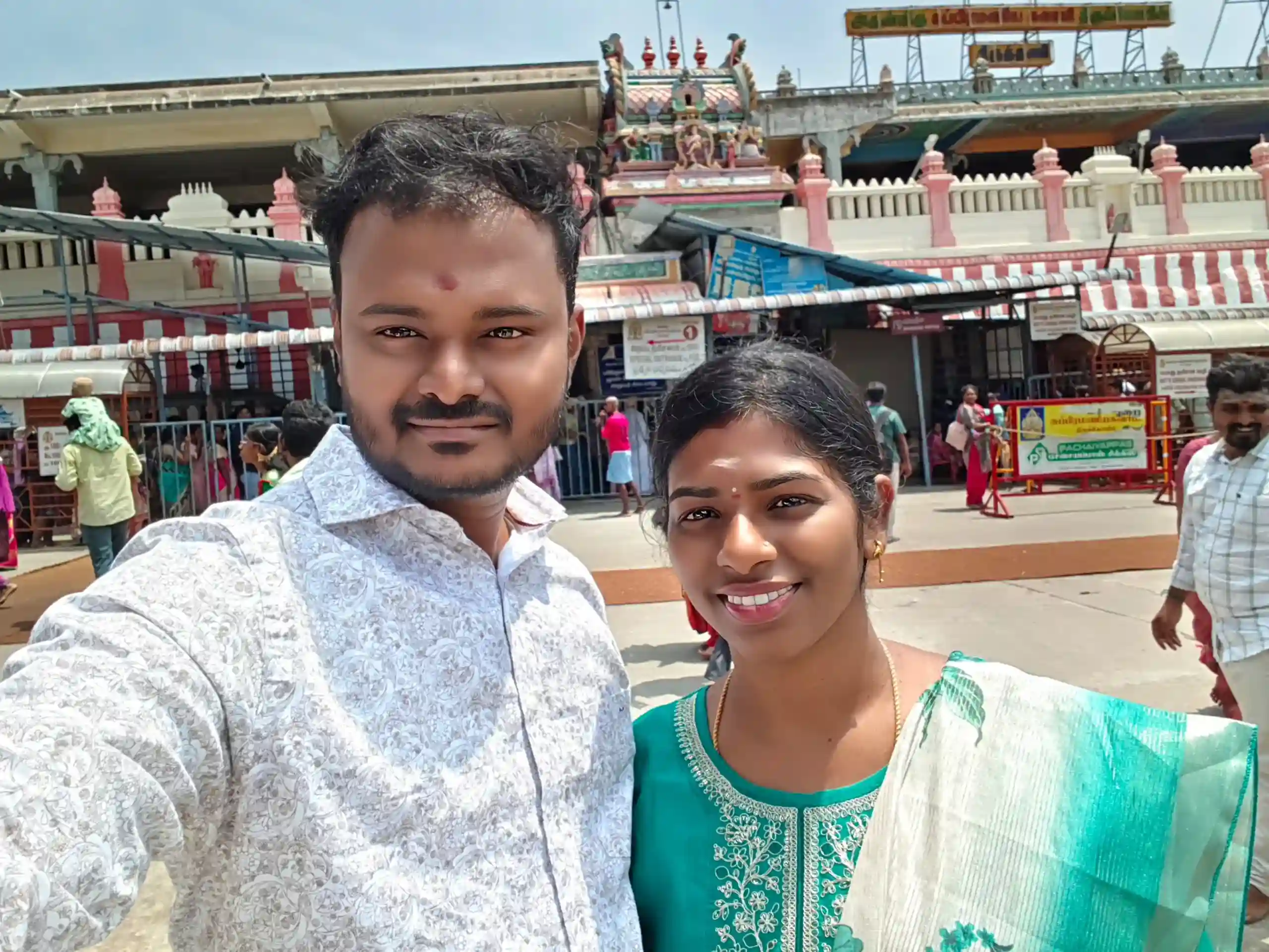 Karthick Ramasamy with Family at Temple