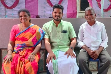 Karthik Anandan with parents
