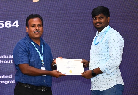 Karthikeyan receving certificate from Stephan