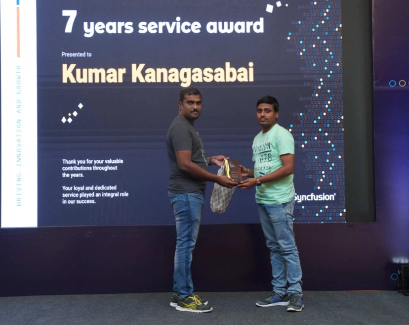 Kumar Kanagasabai getting service award