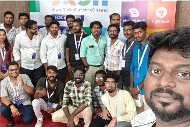 Mahendran Shanmugam Teammates Selfie