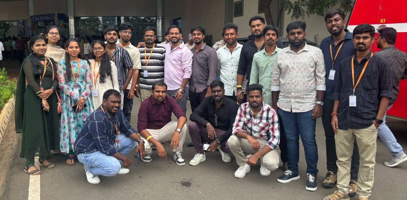 Mahendran Shanmugam with Team
