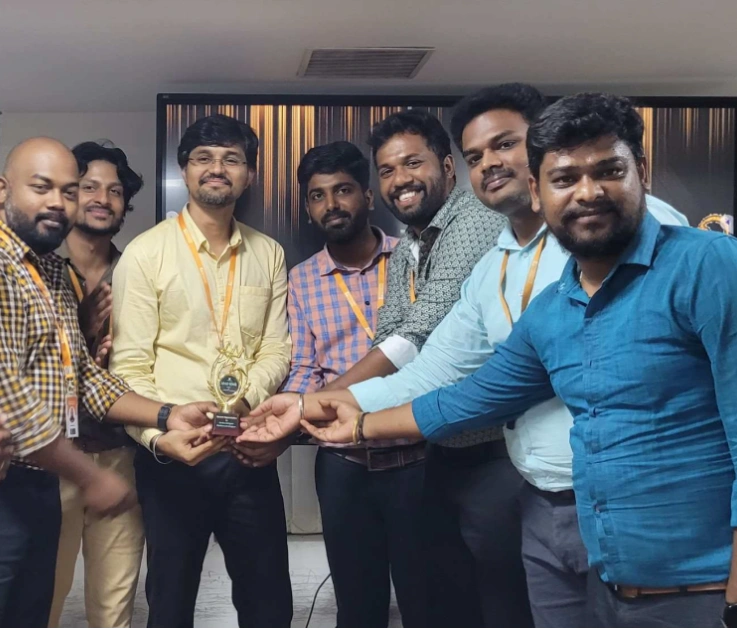 Manikandan Selvaraj getting award with team
