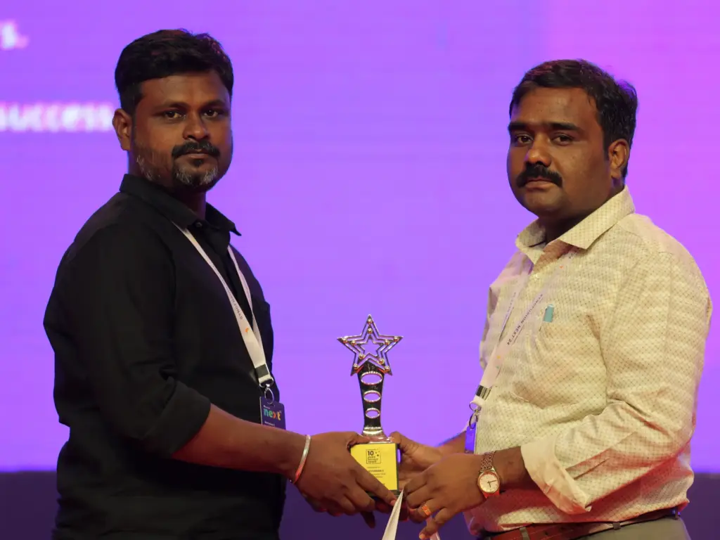 Manivannan Elangovan Receiving an Award