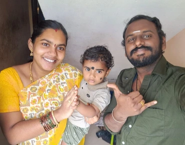 Manivannan padmanaban with his wife and child