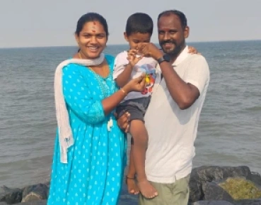 Manivannan padmanaban with his wife and son in beach