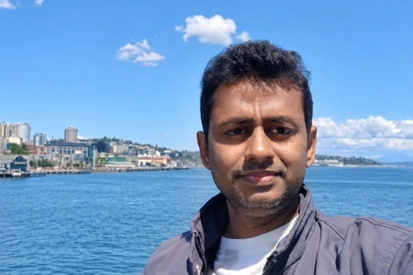 Meikanda Nayanar standing in the ocean