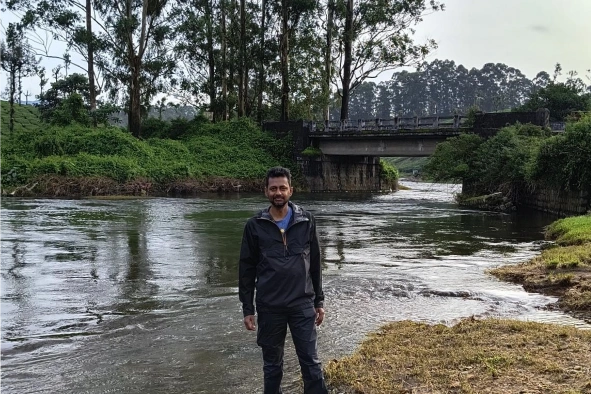 Meikanda Nayanar standing in the river