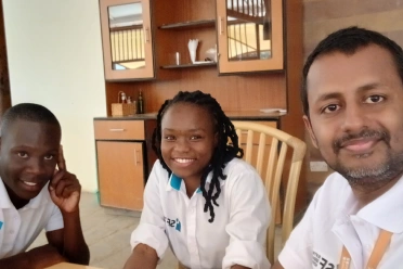 Meikanda Nayanar with Kenya employees