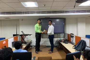 Mohanaselvam Jothi Receiving Award From Baskaran