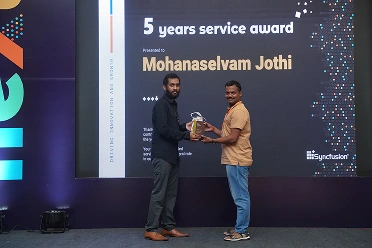 Mohanaselvam Jothi Receiving Five Years Service Award