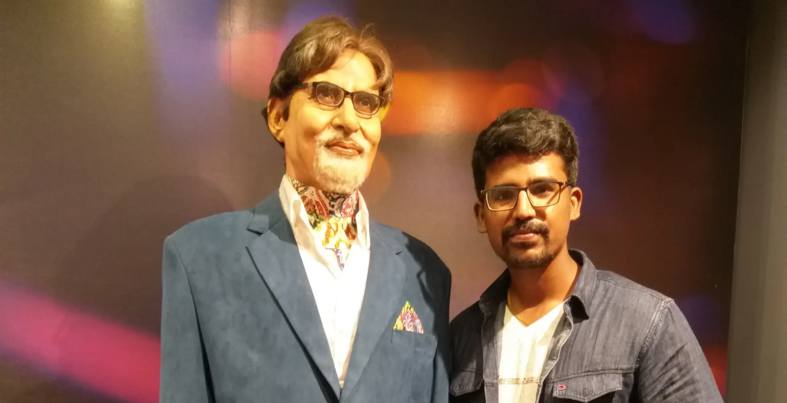 Muneesh kumar with amithab statue