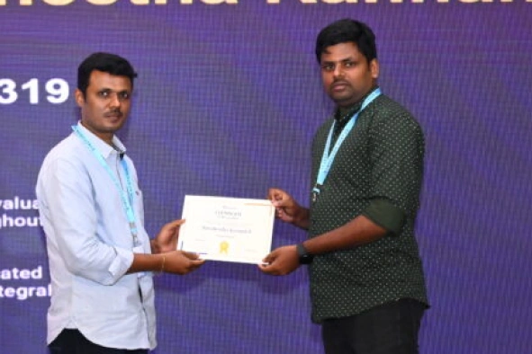 Navaneetha Kannan Sudalai Muthu Receiving Certificate From Vijay Anand