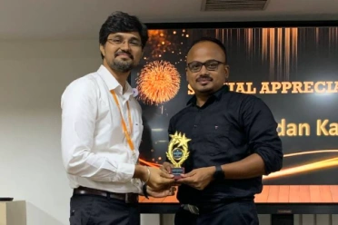 Neelakandan Kannan Receiving Recognition Award