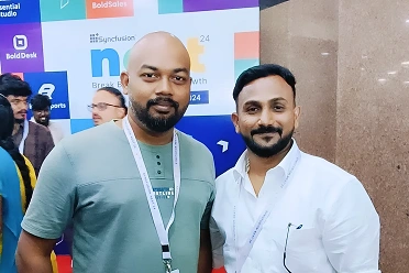 Nijamudeen Mohamed Sulaiman with a team member