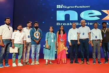 Nijamudeen Mohamed Sulaiman with Syncfusion team on stage