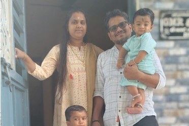 Ravi Kumar Gurunathan with family at home