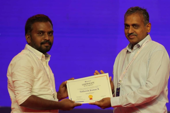 Satheesh Kumar Kalimuthu Receiving Certificate