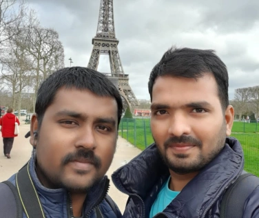 Satheeskumar sekar with friend near effile tower