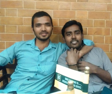 Satheeskumar sekar with his friend in an hotel