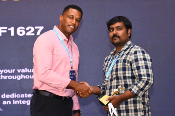 Satheskumar sekar handshaking with a person