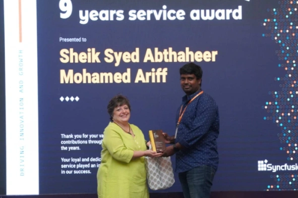 Sheik Syed Abthaheer Mohamed Ariff receiving nine years service award