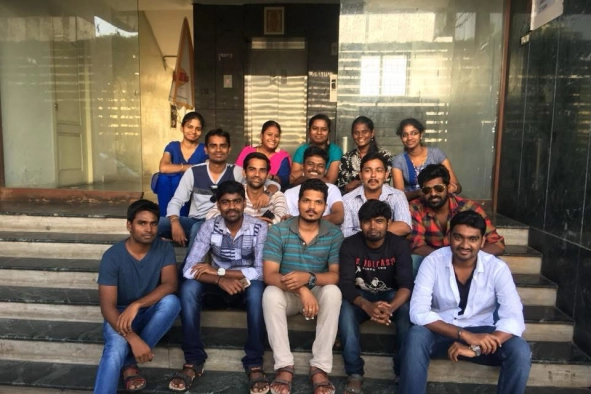 Sowmiya Venkatesan With Team Members During Outing