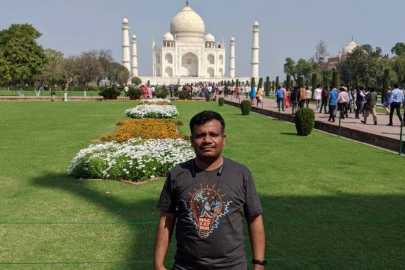 Suriyaprakasam Rajavel At Taj Mahal